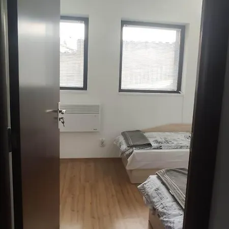 Apartment Two Bedroom Close To Gondola *