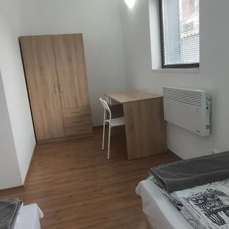 Two Bedroom Close To Gondola *