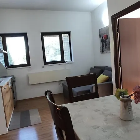 Apartment Two Bedroom Close To Gondola
