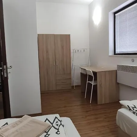 Two Bedroom Close To Gondola Apartment