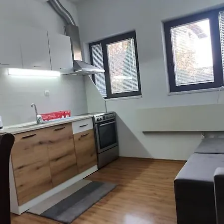 Two Bedroom Close To Gondola