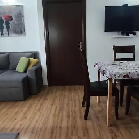 Apartment Two Bedroom Close To Gondola