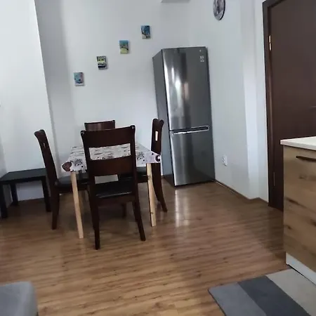 Apartment Two Bedroom Close To Gondola *